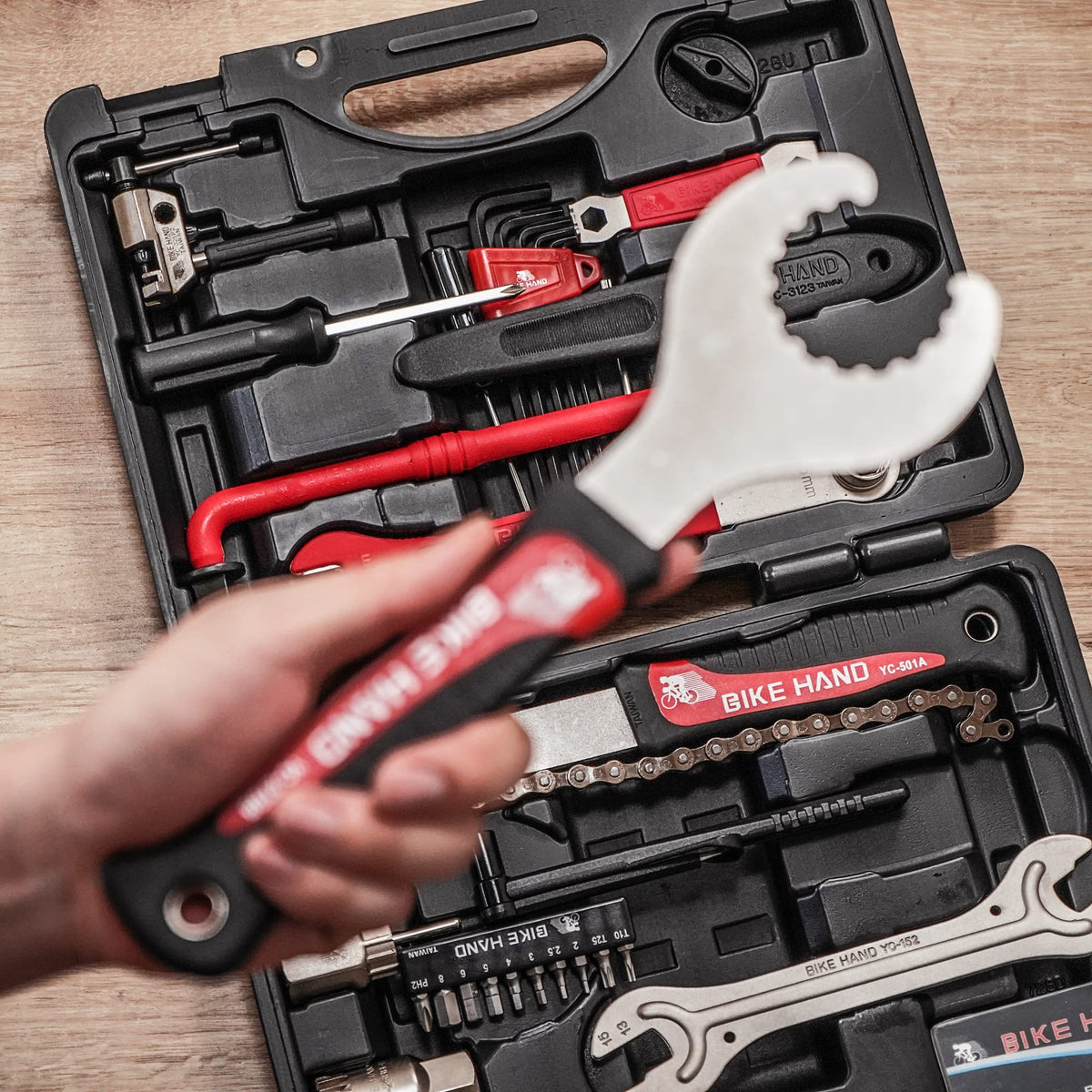 18 Piece Bike Repair Tool Kit Set with Torque Wrench G822137