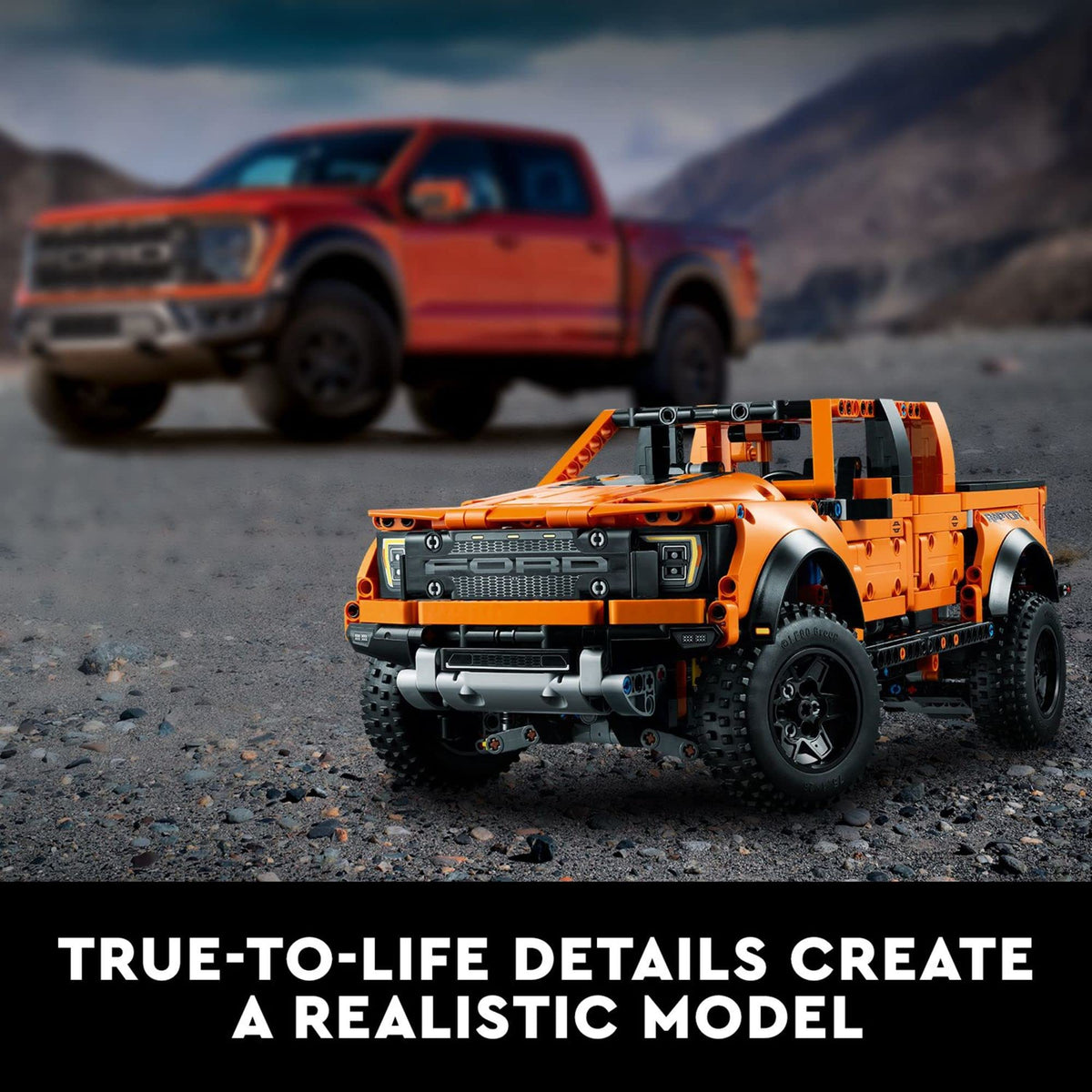 Model Building Kit 1,379 Pieces Z9499